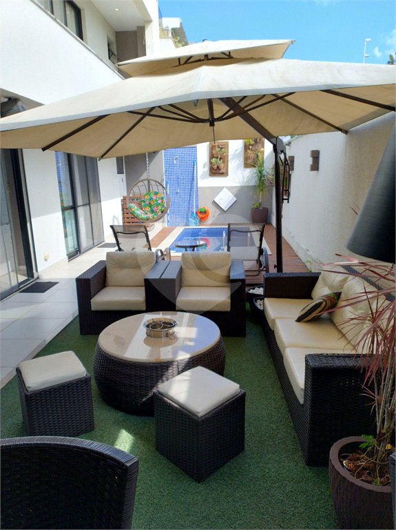 Casa à venda com 3 quartos, sendo 2 suítes, no condomínio Outside Authentic Residences, Rio de Janeiro - RJ