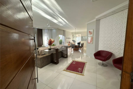 Casa à venda com 3 suítes em Cidade Jardim, Araraquara, SP