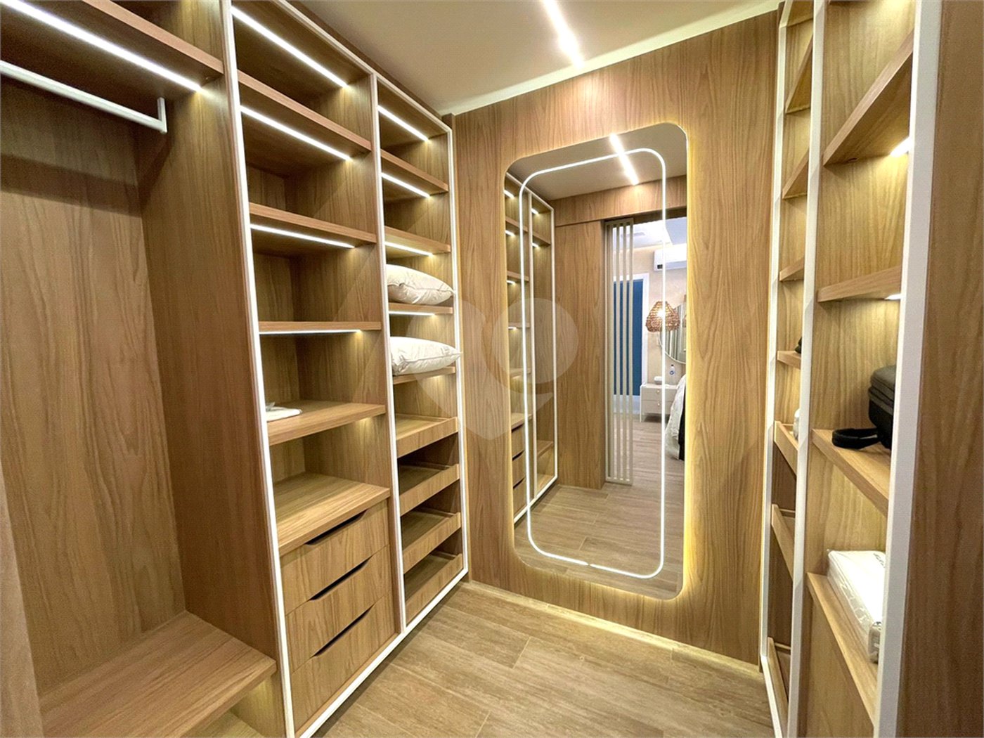 Apartamento à venda com 3 suítes em Jurerê, Florianópolis, SC