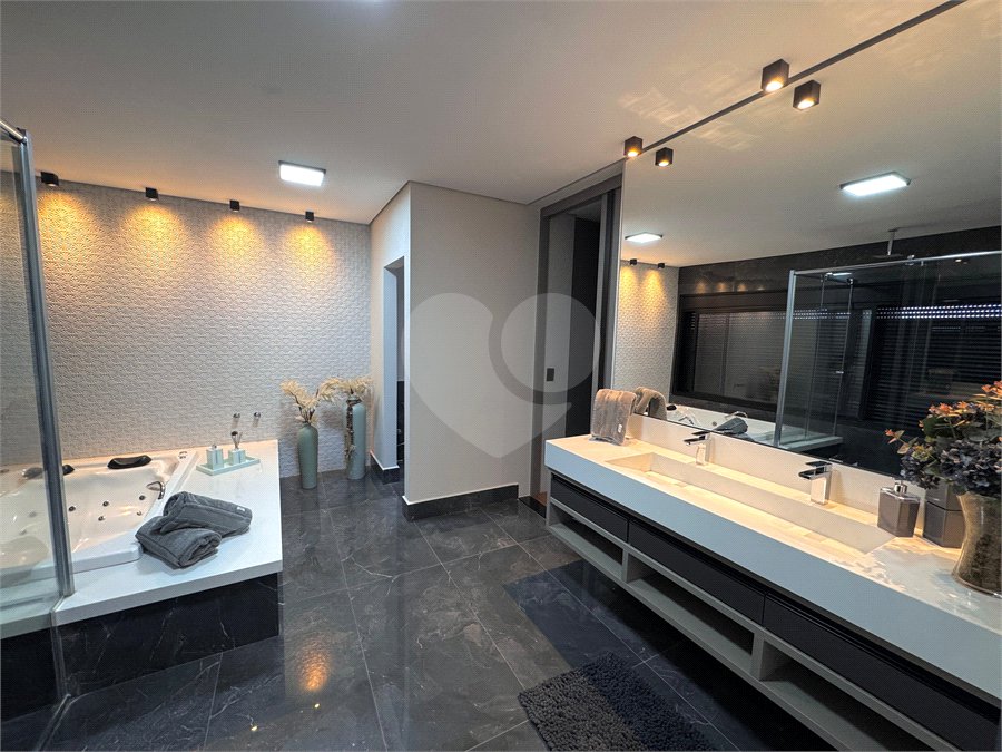 Casa à venda ou para alugar com 4 suítes no condomínio Campo de Toscana, Vinhedo - SP