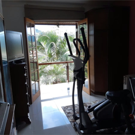 Casa à venda com 4 quartos, sendo 1 suíte, no condomínio Clube da Montanha, Atibaia - SP