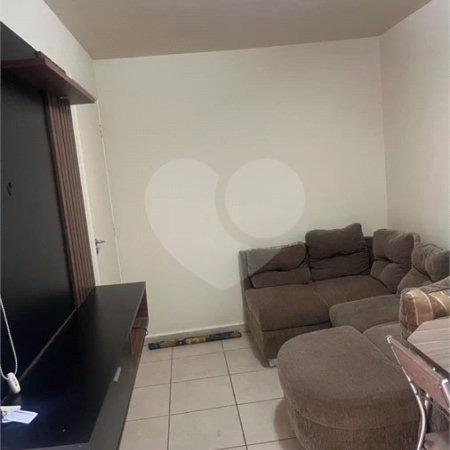 APARTAMENTO NO TÉRREO com Quintal.