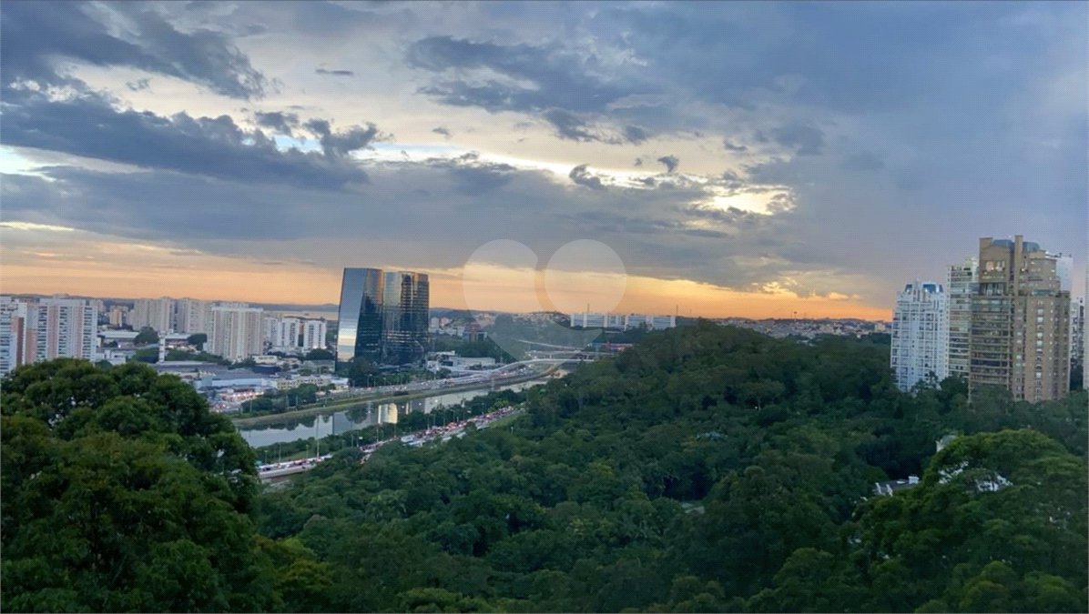 Apartamento à venda ou para alugar com 4 suítes em Jardim Fonte do Morumbi, São Paulo, SP