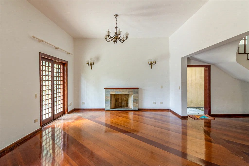 Casa à venda com 4 quartos, sendo 3 suítes,  no condomínio Vila das Flores, São Paulo - SP