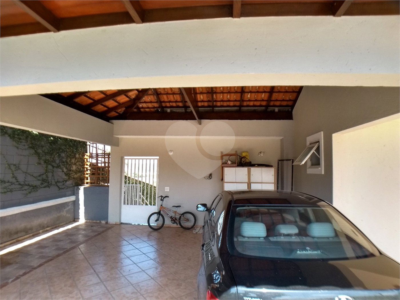 Casa à venda com 3 quartos, sendo 2 suítes,  no condomínio Vila Hípica I, Vinhedo - SP
