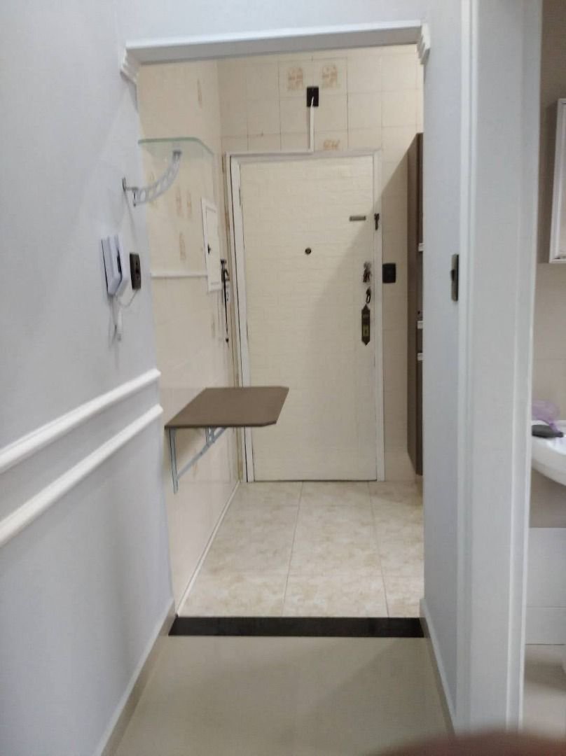 Sala Living à Venda no Centro de São Vicente | A 1 Quadra da Praia do Gonzaguinha