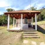 Casa à venda com 3 quartos, sendo 2 suítes, no condomínio Altos de São Roque, São Roque - SP