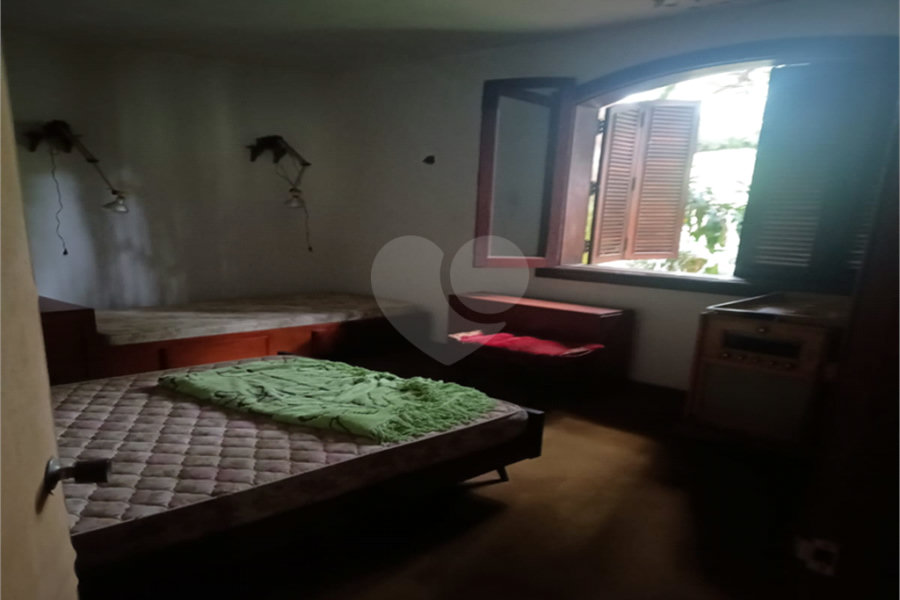 Casa à venda com 4 quartos, sendo 2 suítes, no condomínio Associação Reserva das Hortênsias, Mairiporã - SP