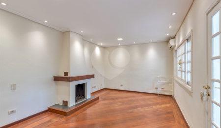 Casa à venda com 4 quartos, sendo 2 suítes,  em Jardim Luzitânia, São Paulo, SP