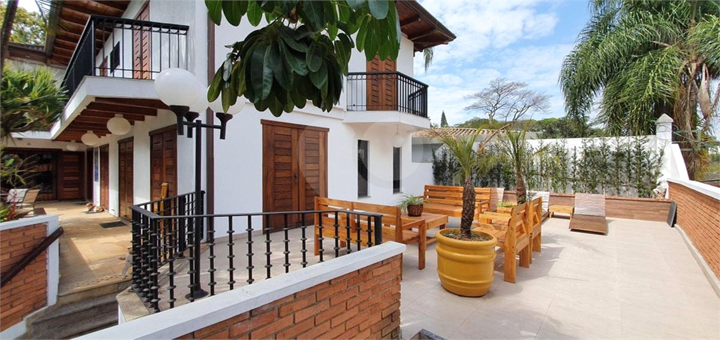Casa à venda com 5 suítes em Jardim Leonor, São Paulo, SP