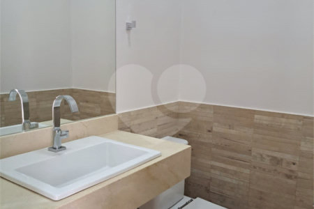 Casa à venda com 3 suítes no condomínio Residencial Terra Nobre, Indaiatuba - SP