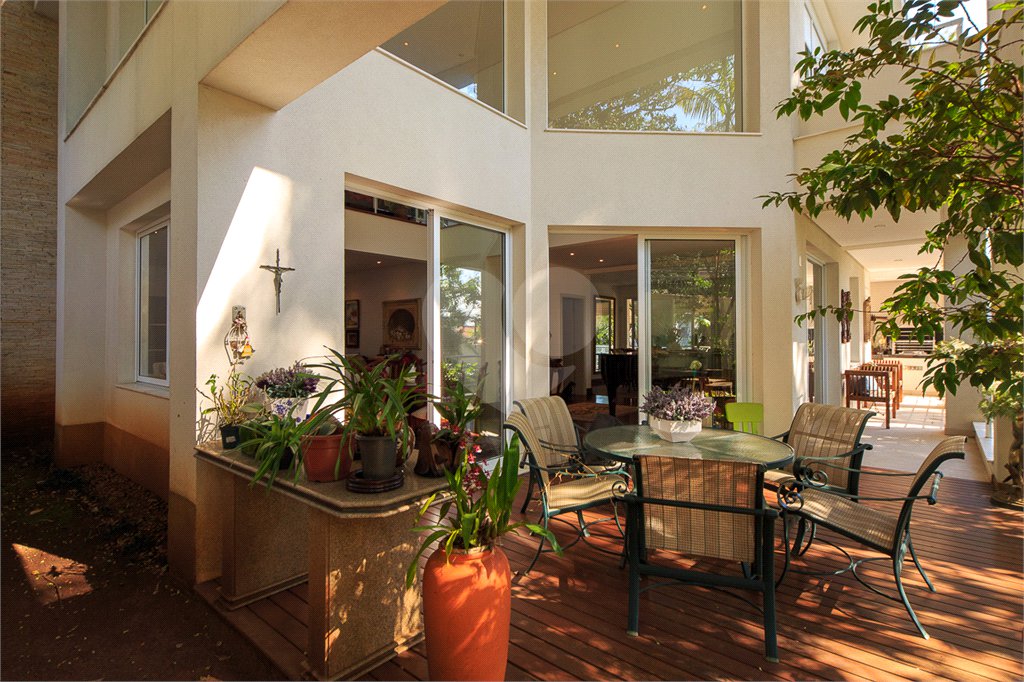 Casa à venda com 4 suítes no condomínio Vila Alba, São Paulo - SP