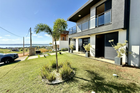 Casa à venda com 3 quartos, sendo 1 suíte,  em Terras de Santa Cristina XIII Setor Marina, Paranapanema, SP