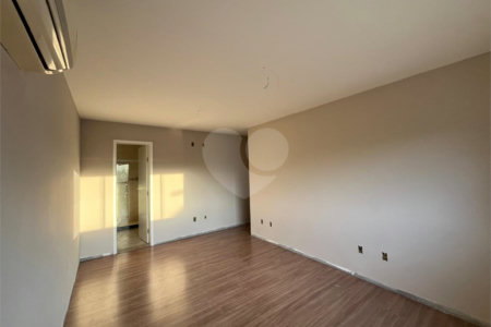 Casa à venda com 4 quartos, sendo 2 suítes, no condomínio Pedra Mar, Rio de Janeiro - RJ