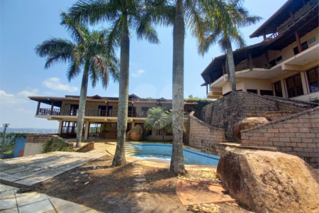 Casa à venda com 14 quartos, sendo 10 suítes, no condomínio Rua do Observatorio 2270, Vinhedo - SP