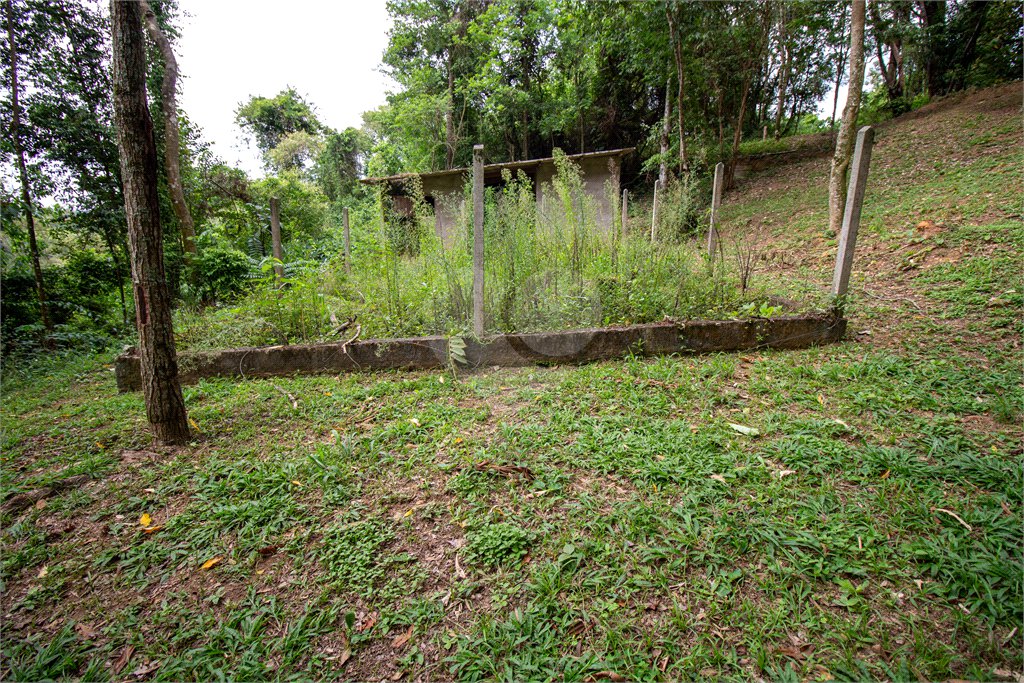 Chácara à venda com 4 quartos, sendo 2 suítes, em Vila Santa Rita, São Roque, SP