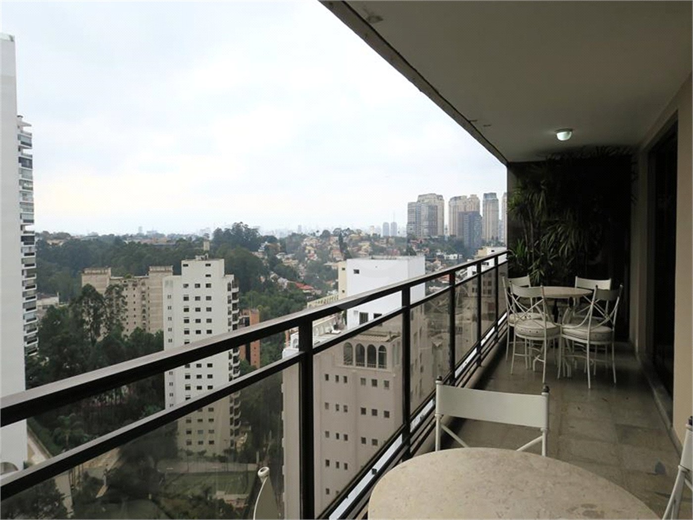 Apartamento à venda com 3 quartos, sendo 2 suítes, em Real Parque, São Paulo, SP