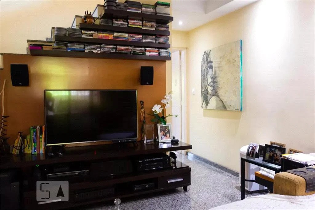 Casa à venda com 3 quartos, sendo 1 suíte, em Vila Universitária, São Paulo, SP