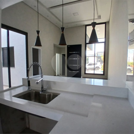 Casa à venda com 3 quartos, sendo 1 suíte, no condomínio Jardim, Sorocaba - SP