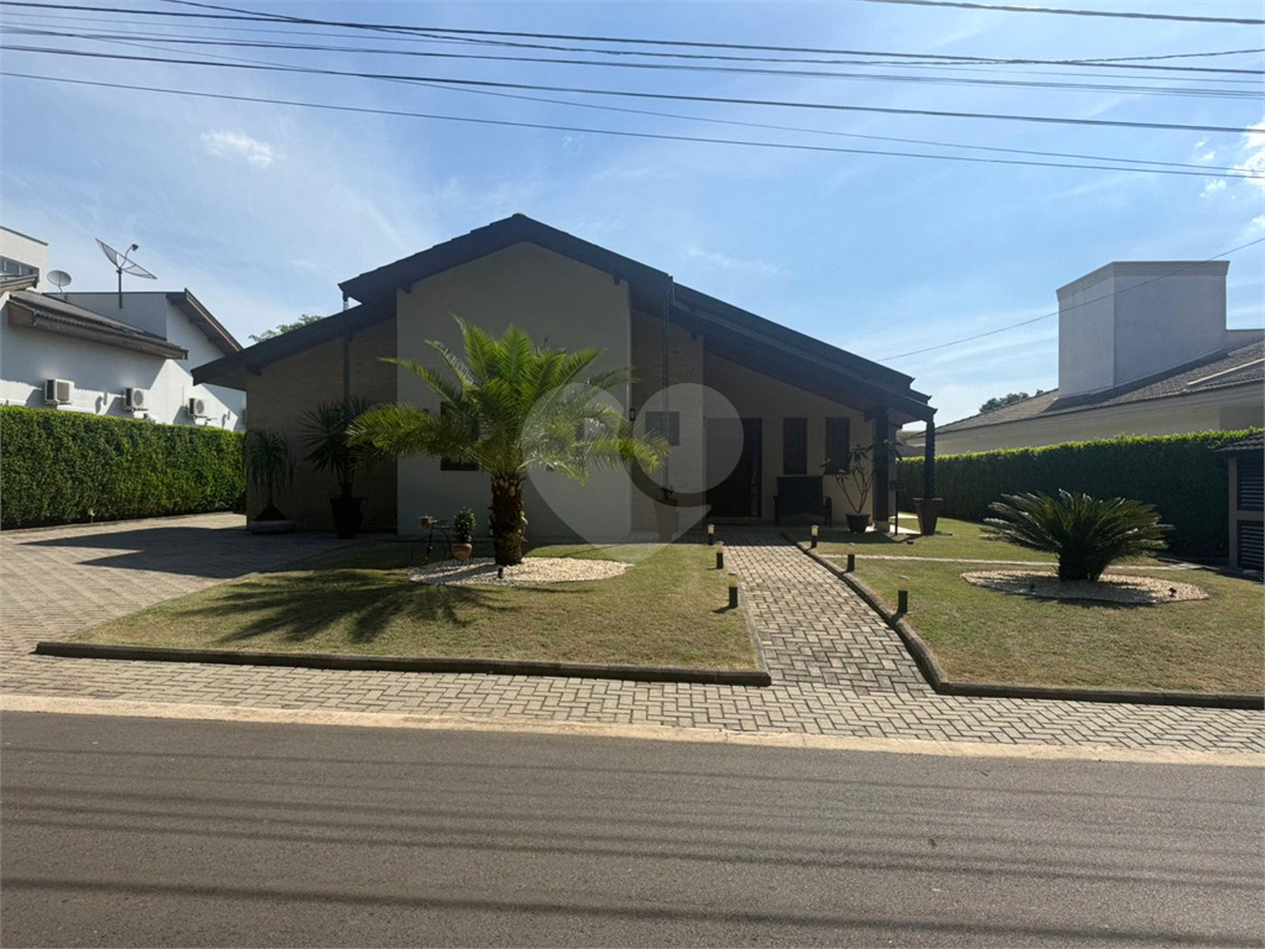 Casa à venda com 3 suítes no condomínio Terras de Mont Serrat, Salto - SP