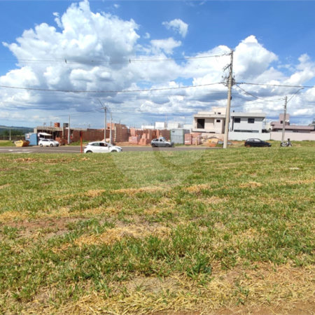 Lote à Venda em São Carlos, no Condomínio Villeneuve I