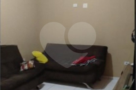 Casa à venda com 5 quartos, sendo 1 suíte,  em Parque do Colégio, Suzano, SP