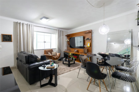 Casa à venda com 3 quartos, sendo 1 suíte, no condomínio Orquideas, São Paulo - SP