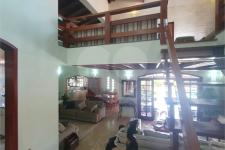 Casa à venda com 4 quartos, sendo 1 suíte, no condomínio Parque São Gabriel, Itatiba - SP