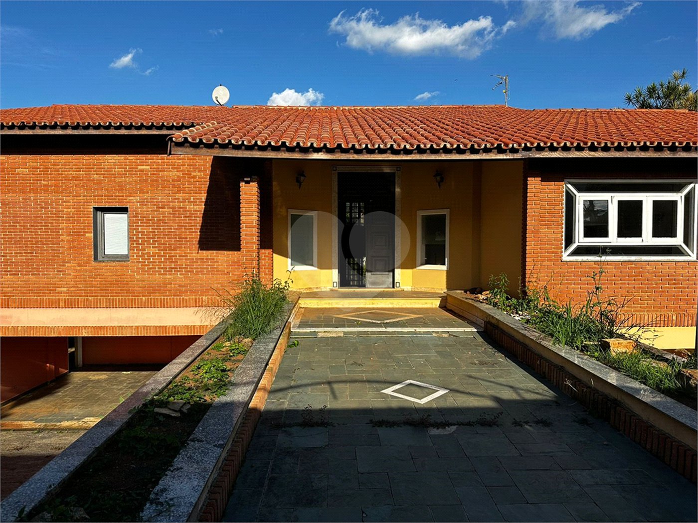Casa à venda com 4 suítes em Vila Petrópolis, Atibaia, SP