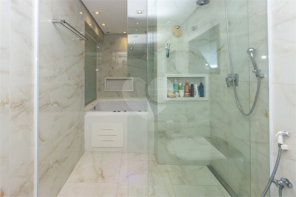 Casa à venda com 3 suítes no condomínio Reserva 8, São Paulo - SP