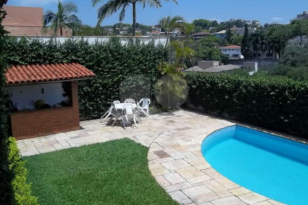 Casa à venda com 4 suítes em Jardim Guedala, São Paulo, SP