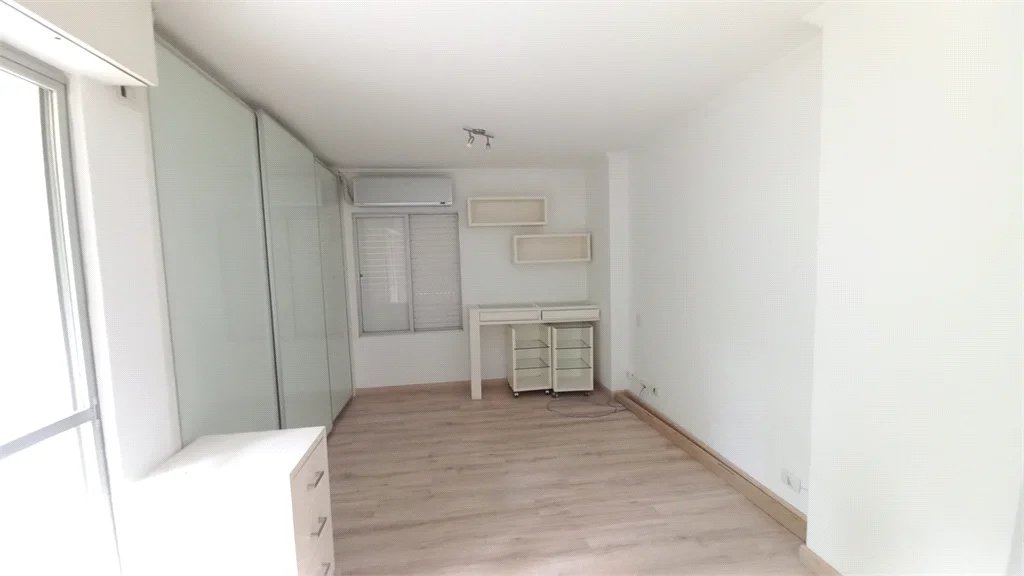 Apartamento à venda com 3 quartos, sendo 1 suíte, em Vila Andrade, São Paulo, SP