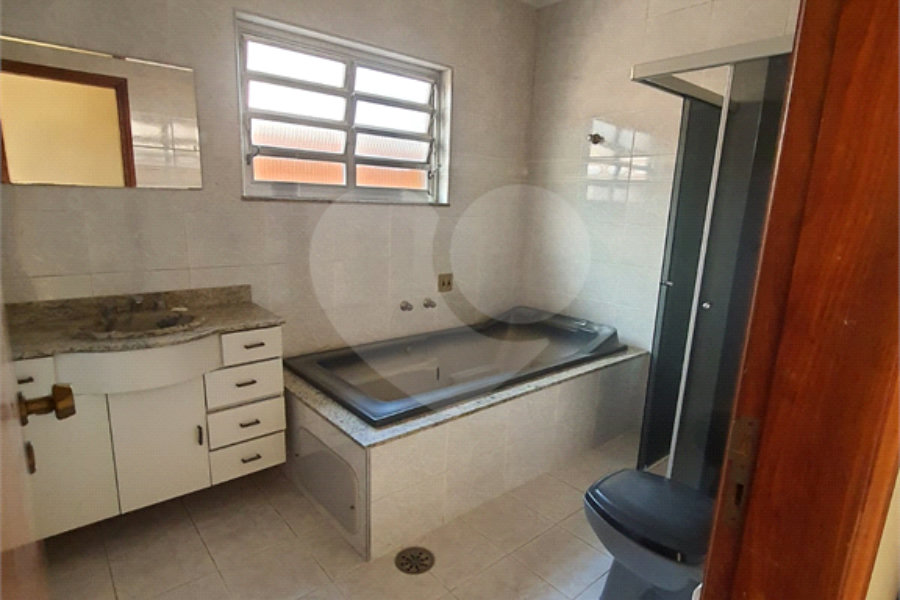 Sobrado à venda com 4 quartos, sendo 1 suíte, em Vila Pereira Barreto, São Paulo, SP