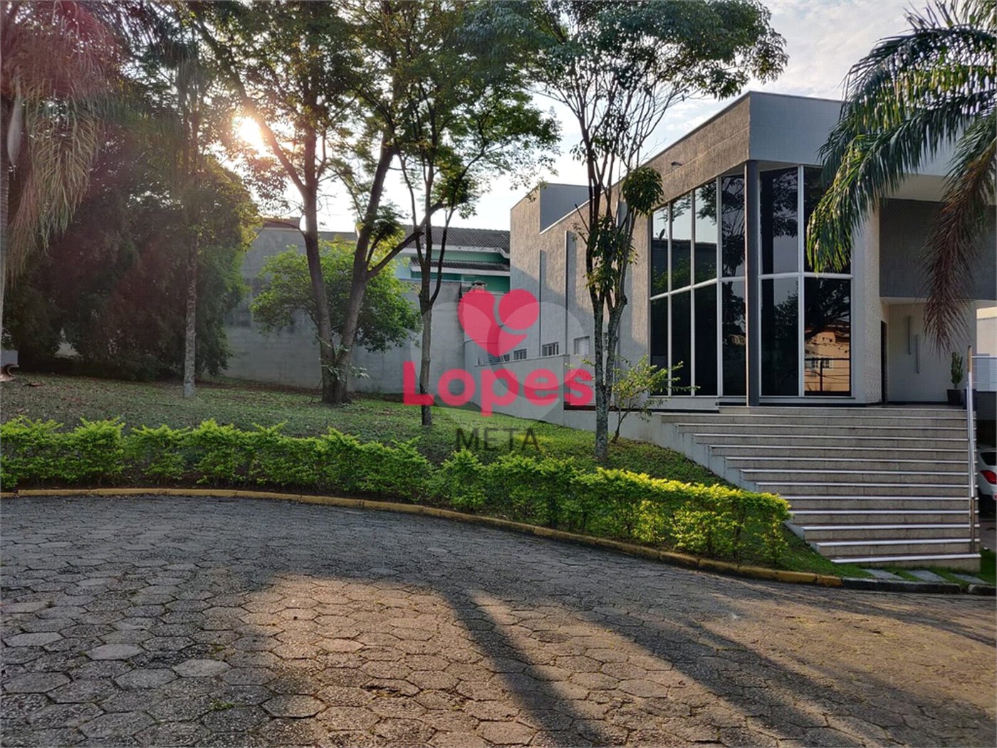 Casa à venda com 3 suítes no condomínio Jaridim Coleginho, Jacareí - SP