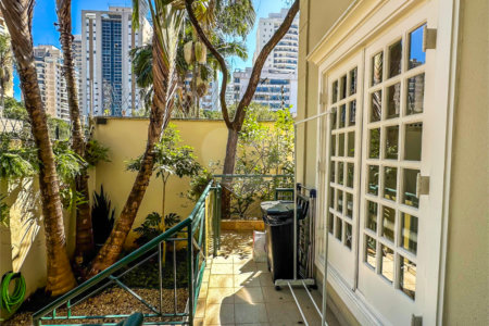 Casa à venda com 5 quartos, sendo 4 suítes, no condomínio Bounganville, São Paulo - SP