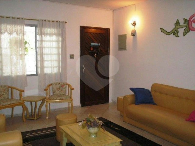 Sobrado à venda com 4 quartos, sendo 1 suíte,  em Vila Nivi, São Paulo, SP