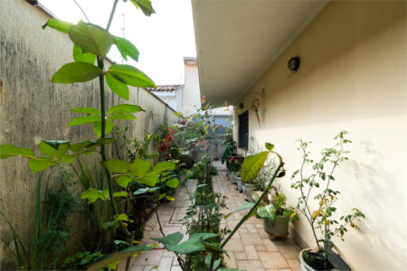 Casa a venda no Planalto Paulista, 2 suítes, 4 vagas, 230 m², quintal e localização privilegiada