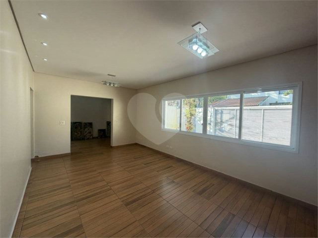 Casa Térrea à venda com 3 quartos, sendo 1 suíte,  em Alto da Boa Vista, São Paulo, SP