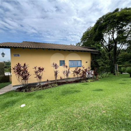 Casa à venda ou para alugar com 4 quartos, sendo 3 suítes, no condomínio Estância Marambaia, Vinhedo - SP