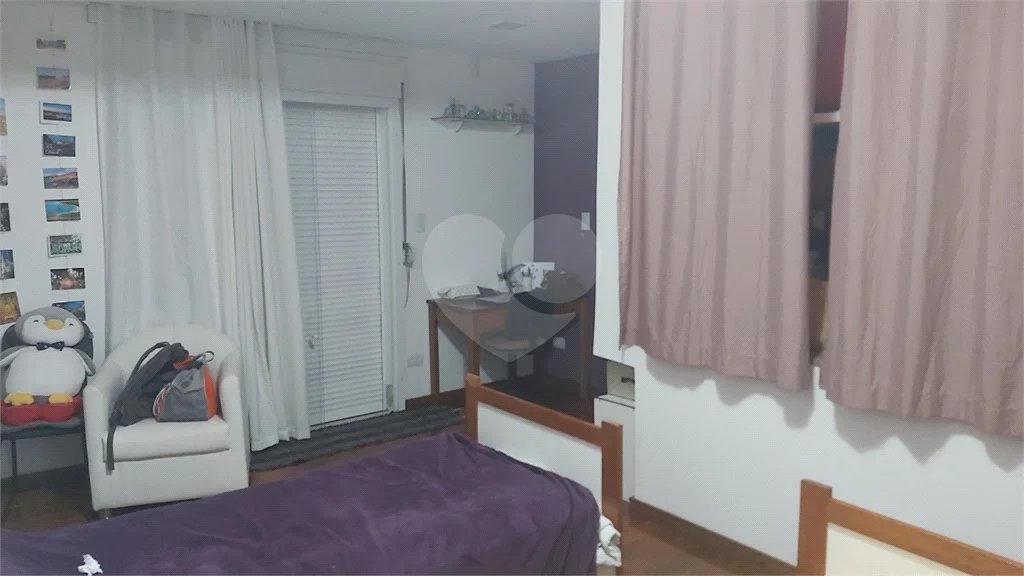 Sobrado com 224m² , 3 dormitórios , sendo 2 suítes , 3 vagas de garagem , 7 banheiros , à venda na Vila Scarpelli em Santo André.