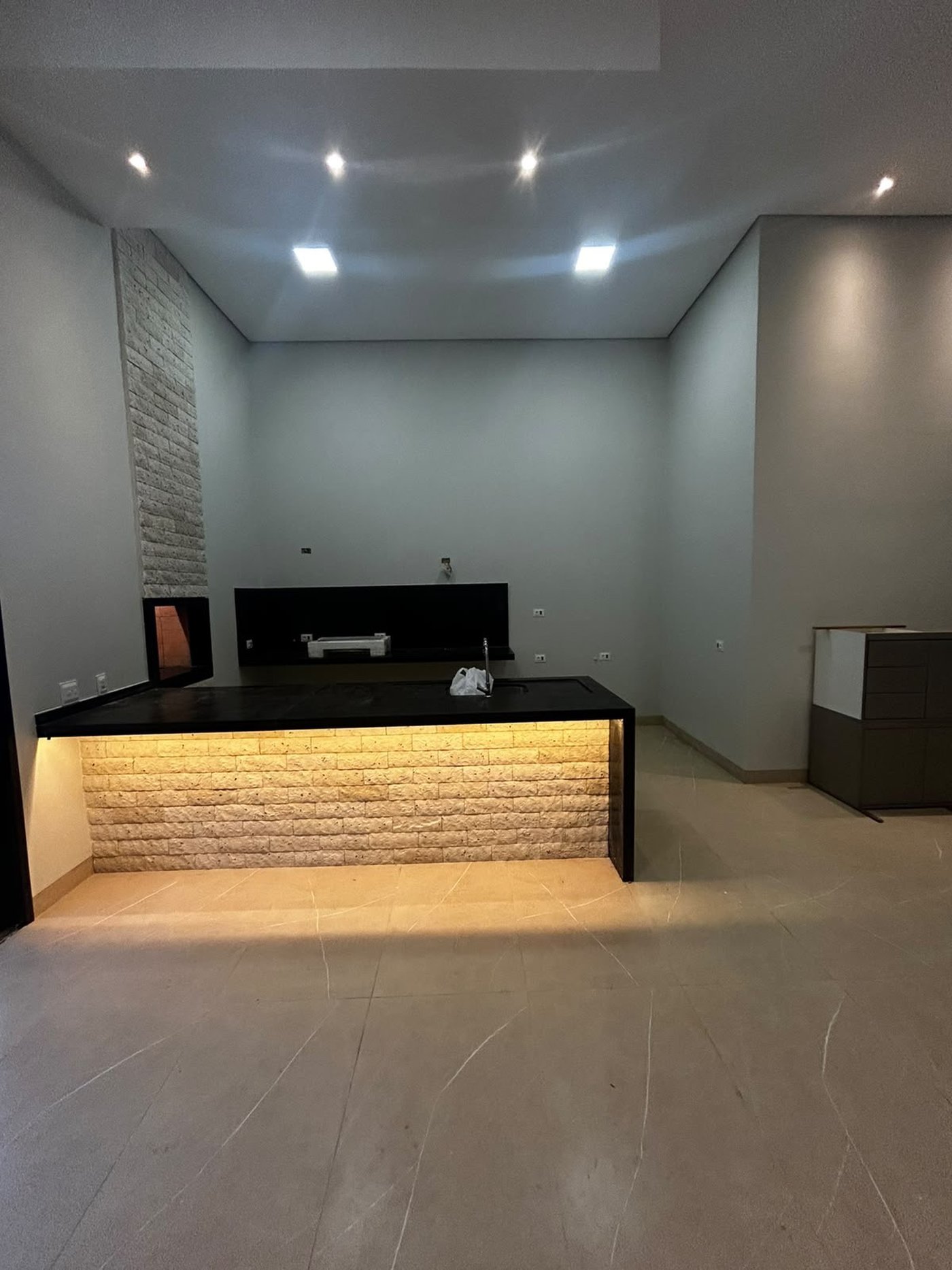 Casa à venda com 3 quartos, sendo 1 suíte,  no condomínio Terra Ville, Três Lagoas - MS