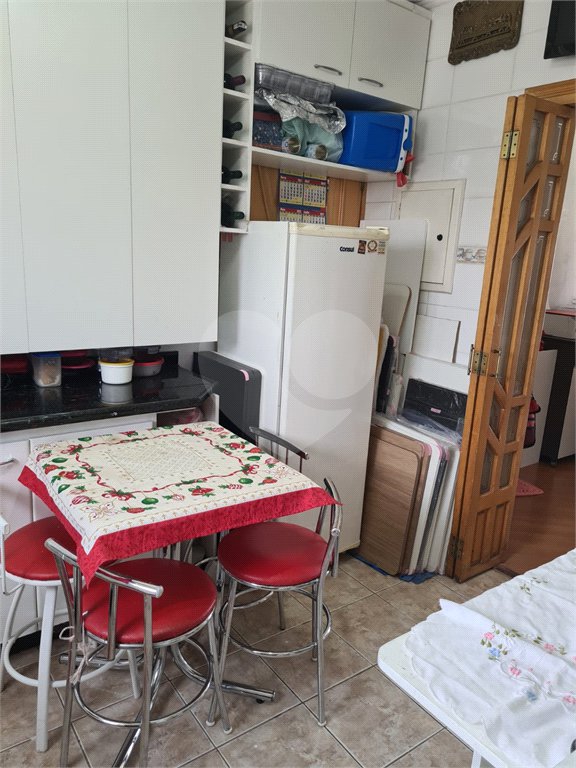 Apartamento com 3 dormitórios, sendo 1 suíte.