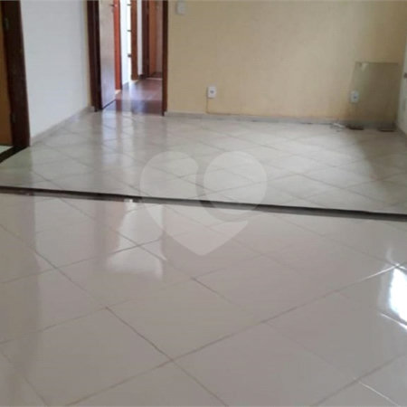 Casa térrea no Condomínio Samambaia.