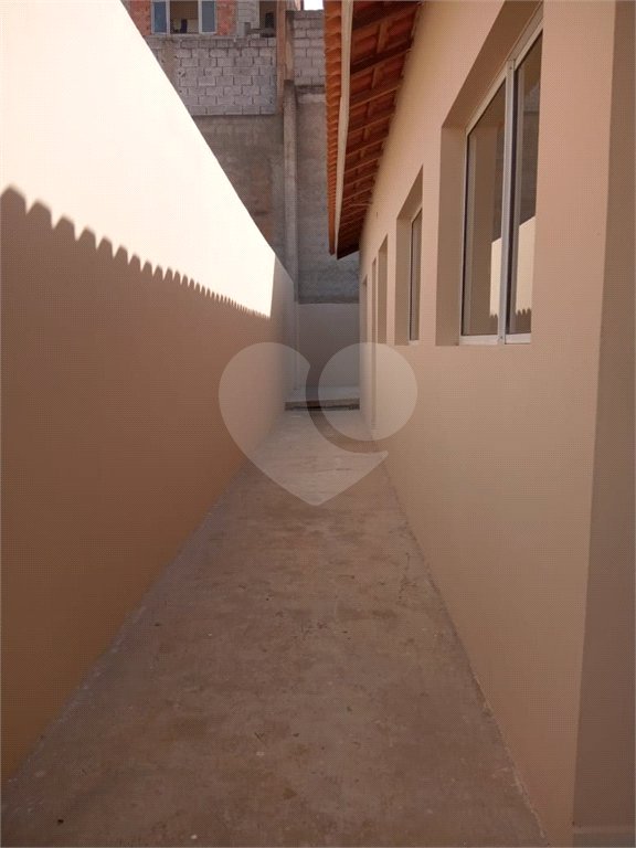 Casa à venda com 2 quartos, sendo 1 suíte,  em Reneville, Mairinque, SP