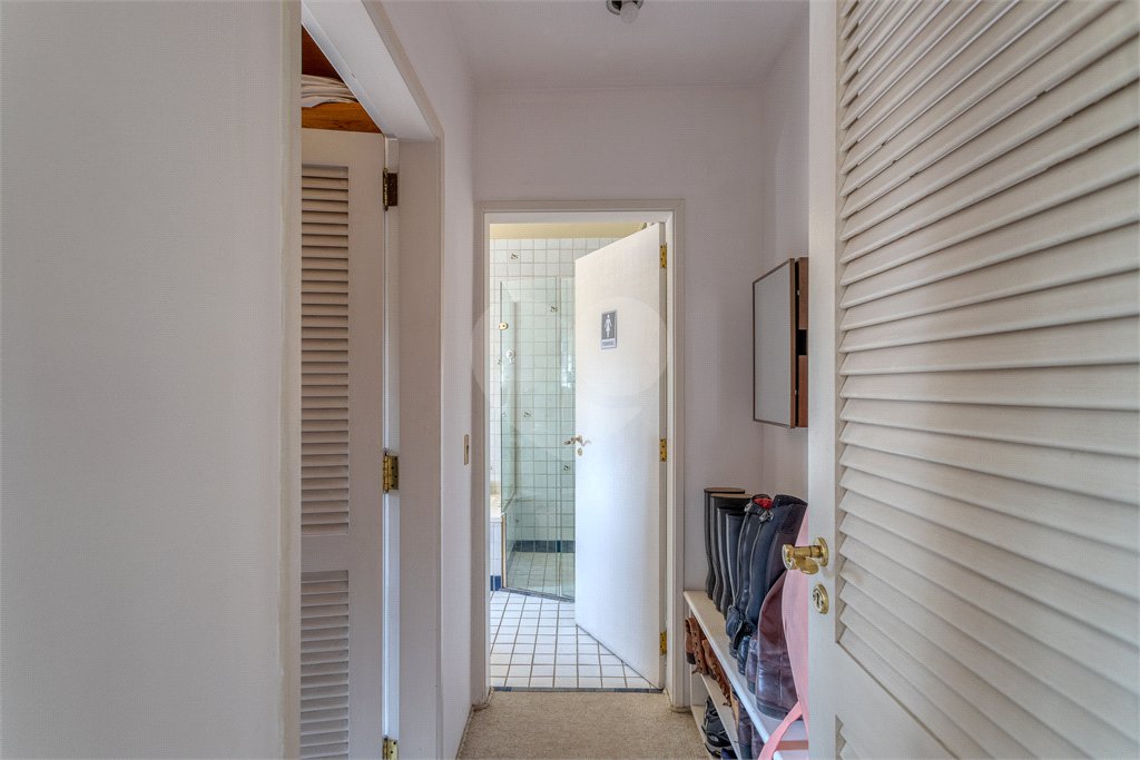 Casa à venda com 6 quartos, sendo 2 suítes, no condomínio Chácara Flora, São Paulo - SP