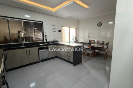 Casa à venda com 3 suítes em Jardim dos Ipes, Três Lagoas, MS