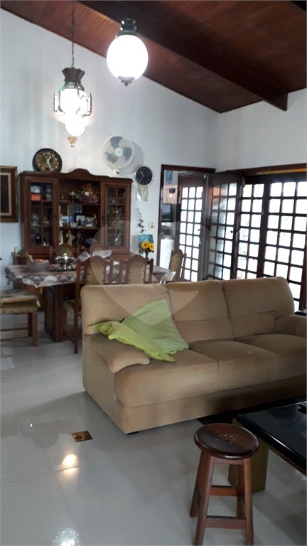 Casa à venda com 3 suítes no condomínio Gleba II, Mairiporã - SP