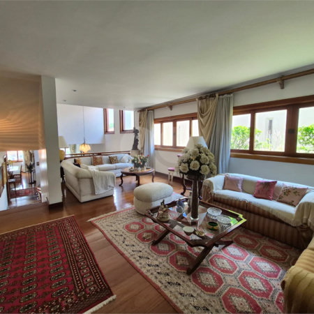 Casa de Vila à venda ou para alugar com 4 quartos, sendo 2 suítes,  em Jardim Leonor, São Paulo, SP