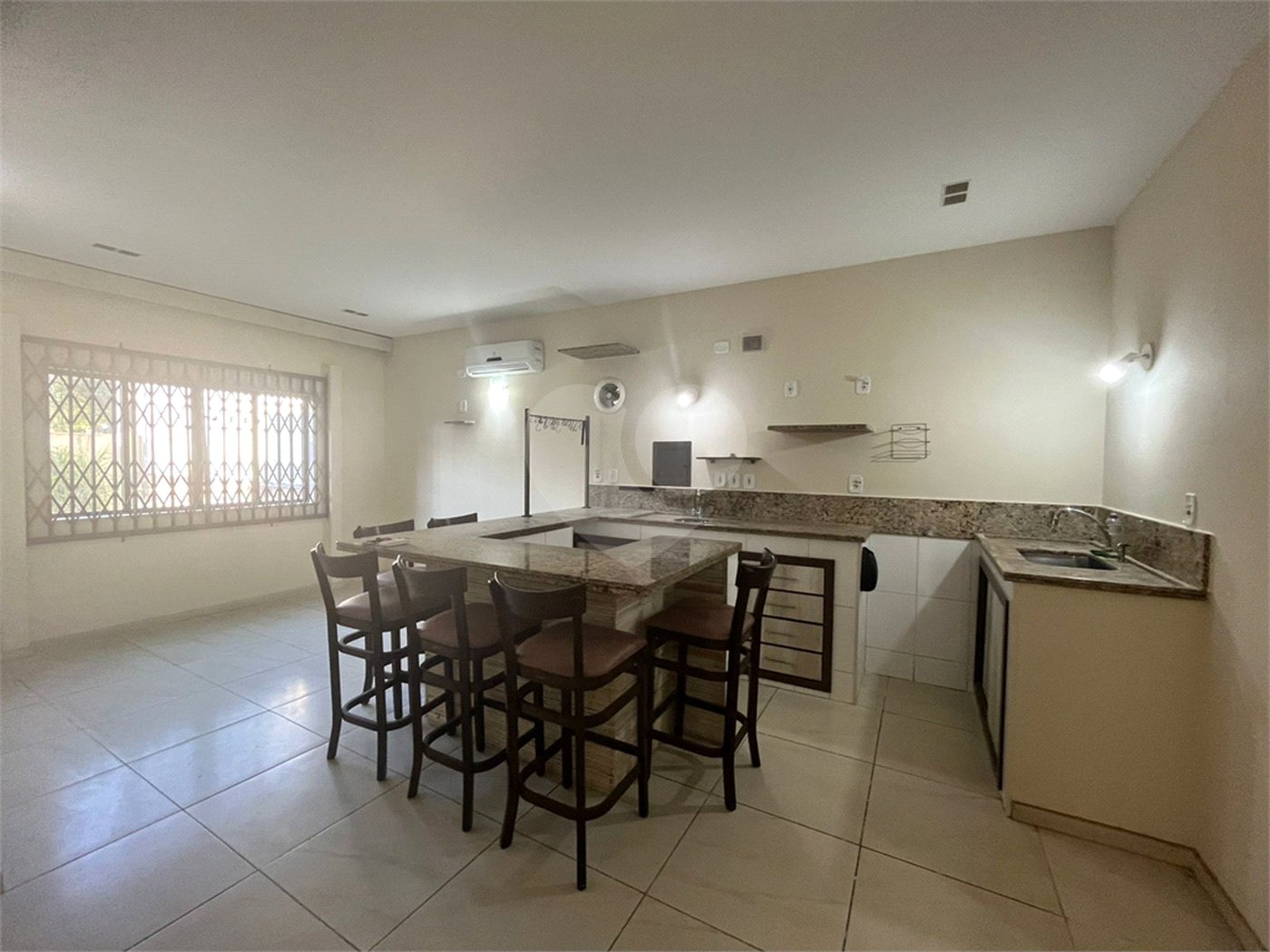 Casa à venda com 2 quartos, sendo 1 suíte, no condomínio Residencial Vale das Palmeiras, Rio de Janeiro - RJ