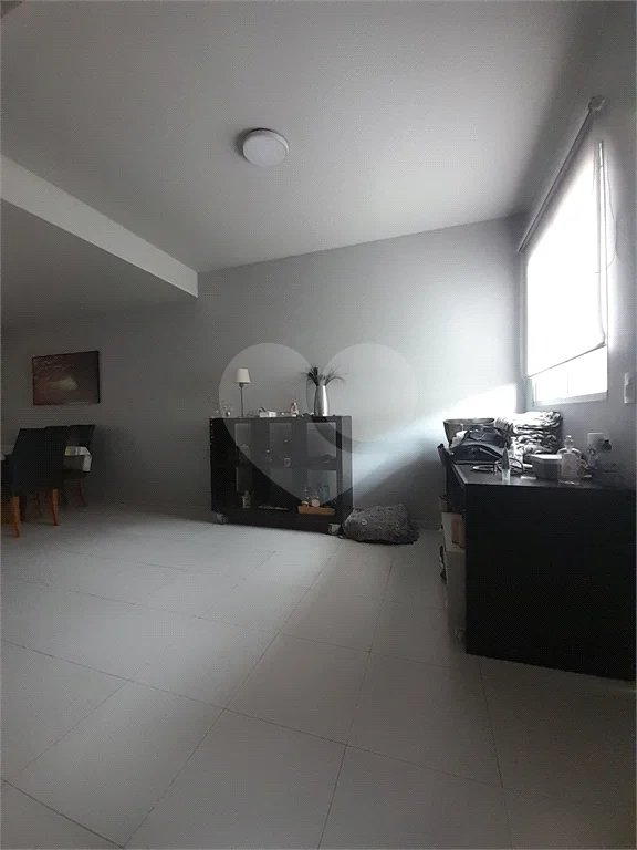 Casa à venda com 3 quartos, sendo 1 suíte, no condomínio Village Jardim Versailles, Jundiaí - SP